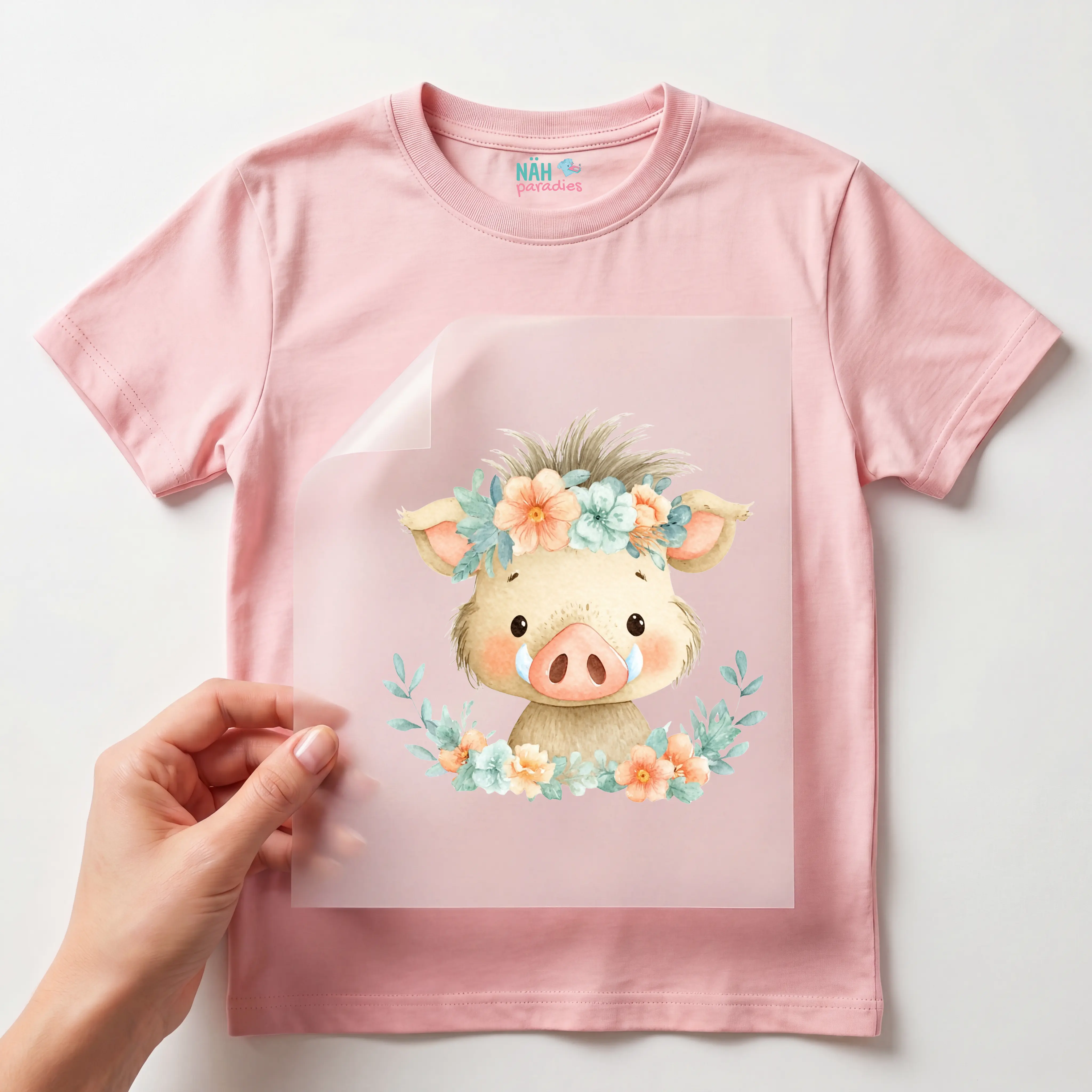 Bügelbild Wildschwein mit Blumenkranz