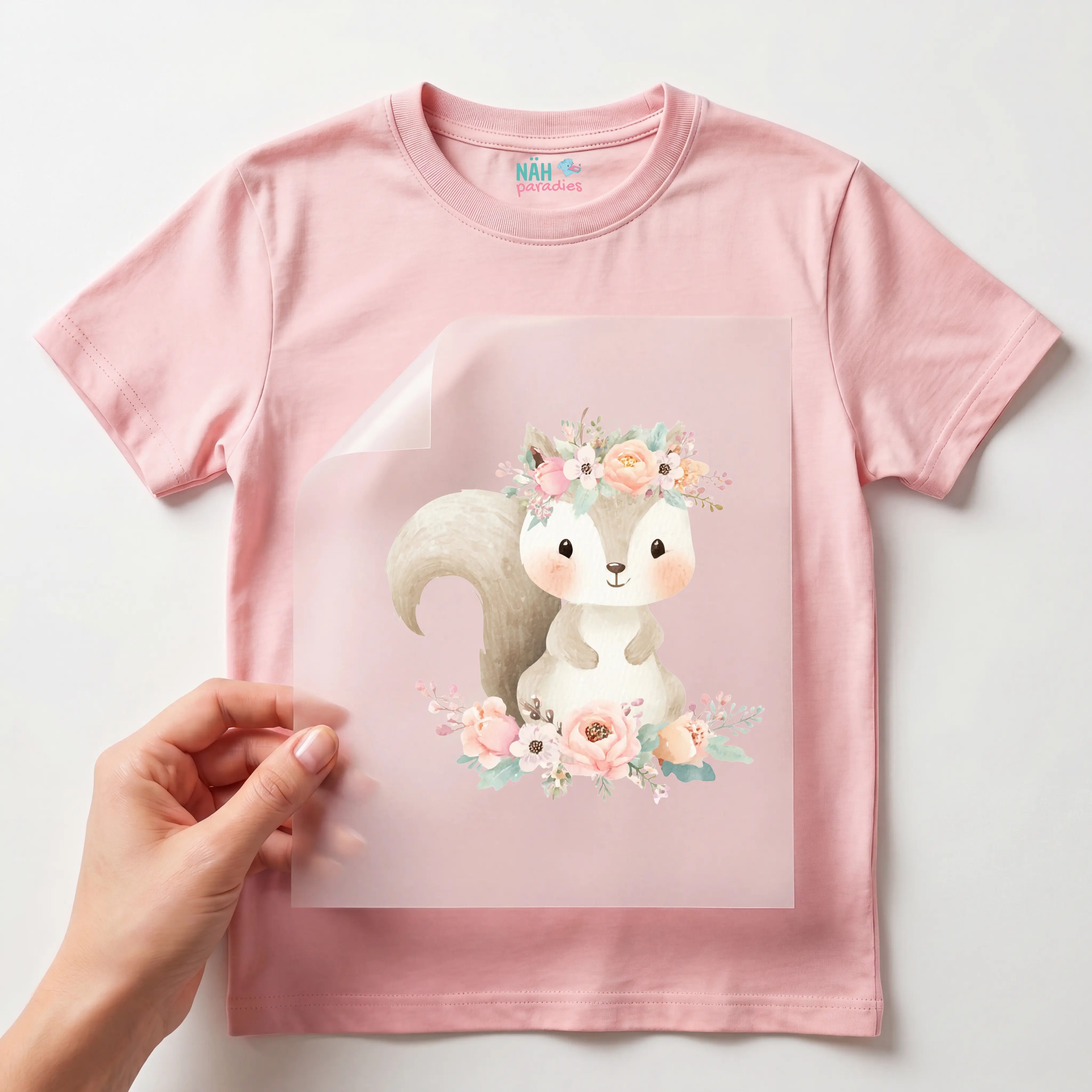 Bügelbild Eichhörnchen mit Blumenkranz