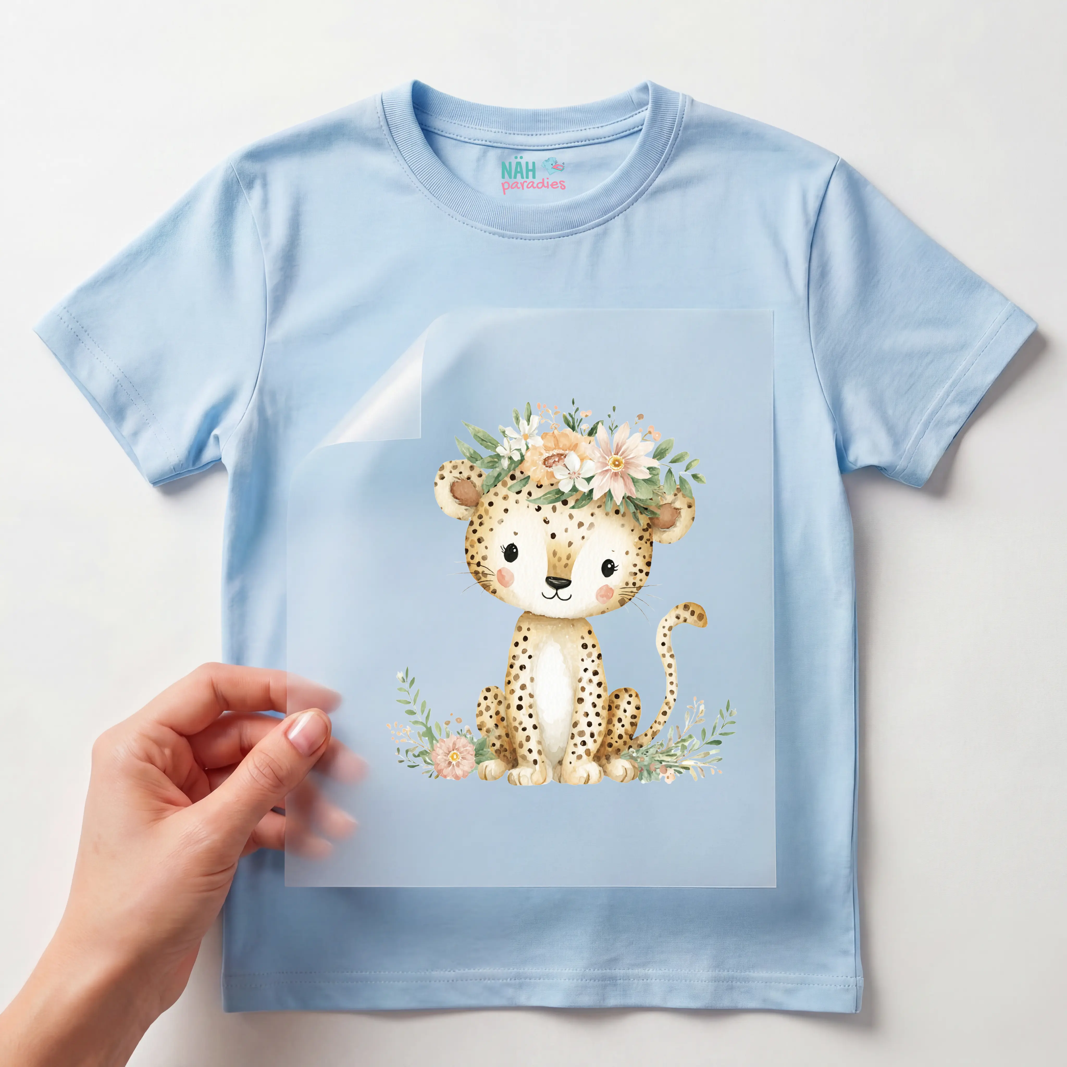Bügelbild Gepardenbaby mit Blumenkranz