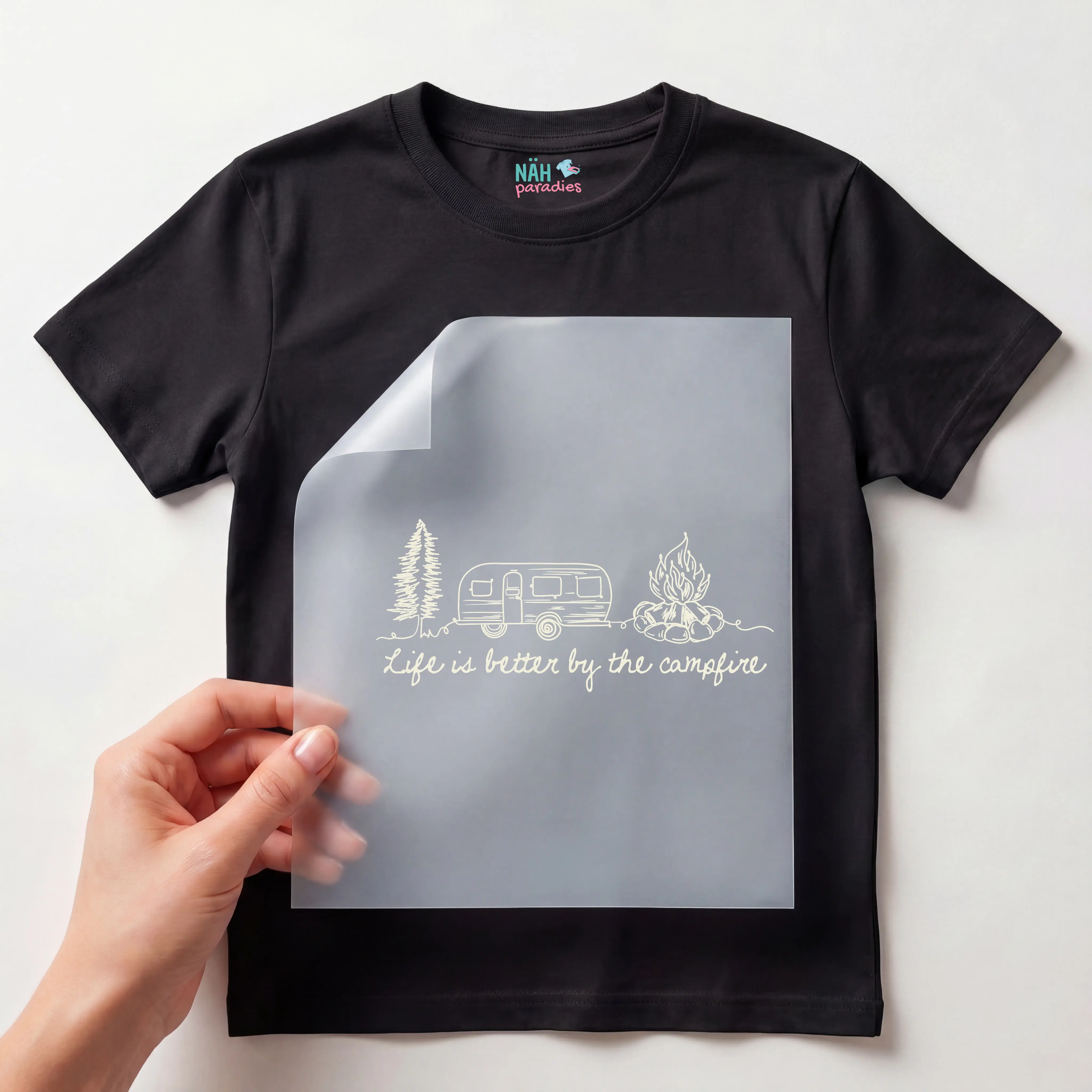 Bügelbild Wohnwagen Spruch "Life is better by the campfire"