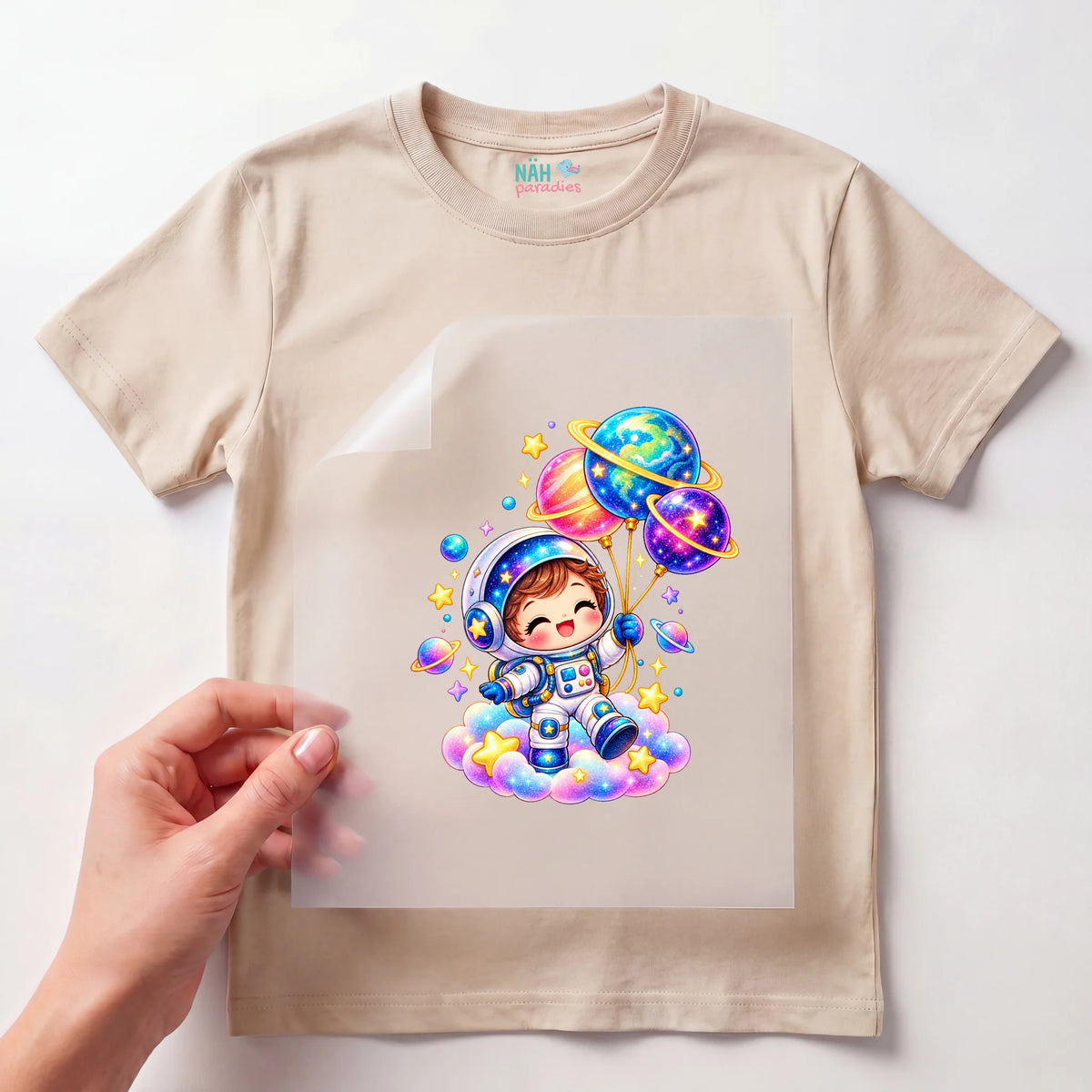 Bügelbild Astronaut Kind mit Planetenballons Kawaii