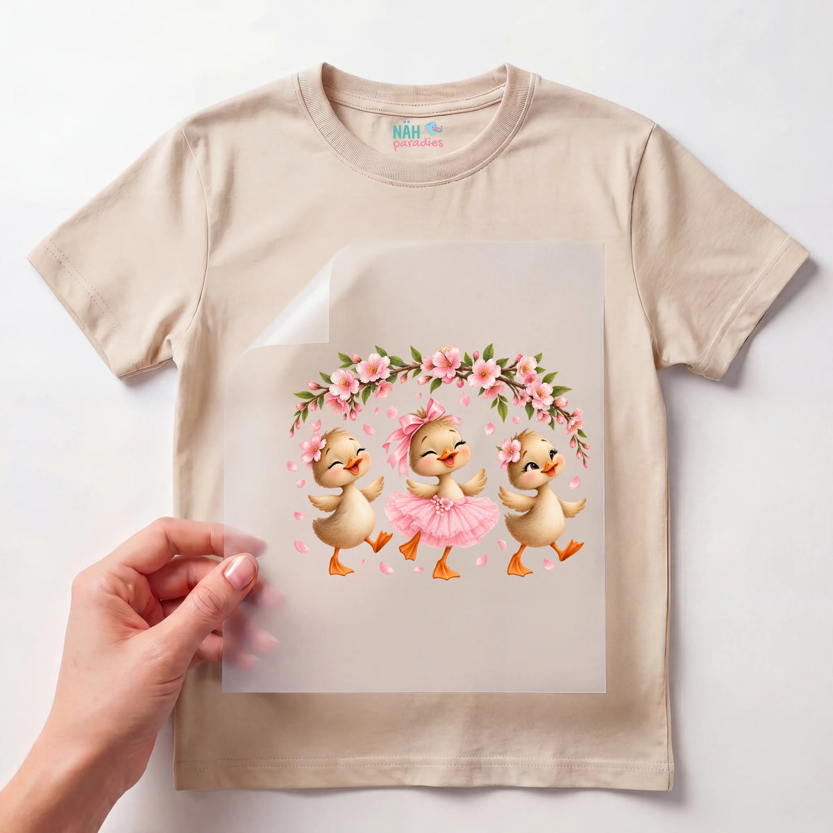 Bügelbild Entenküken Ballerina mit Kirschblüten