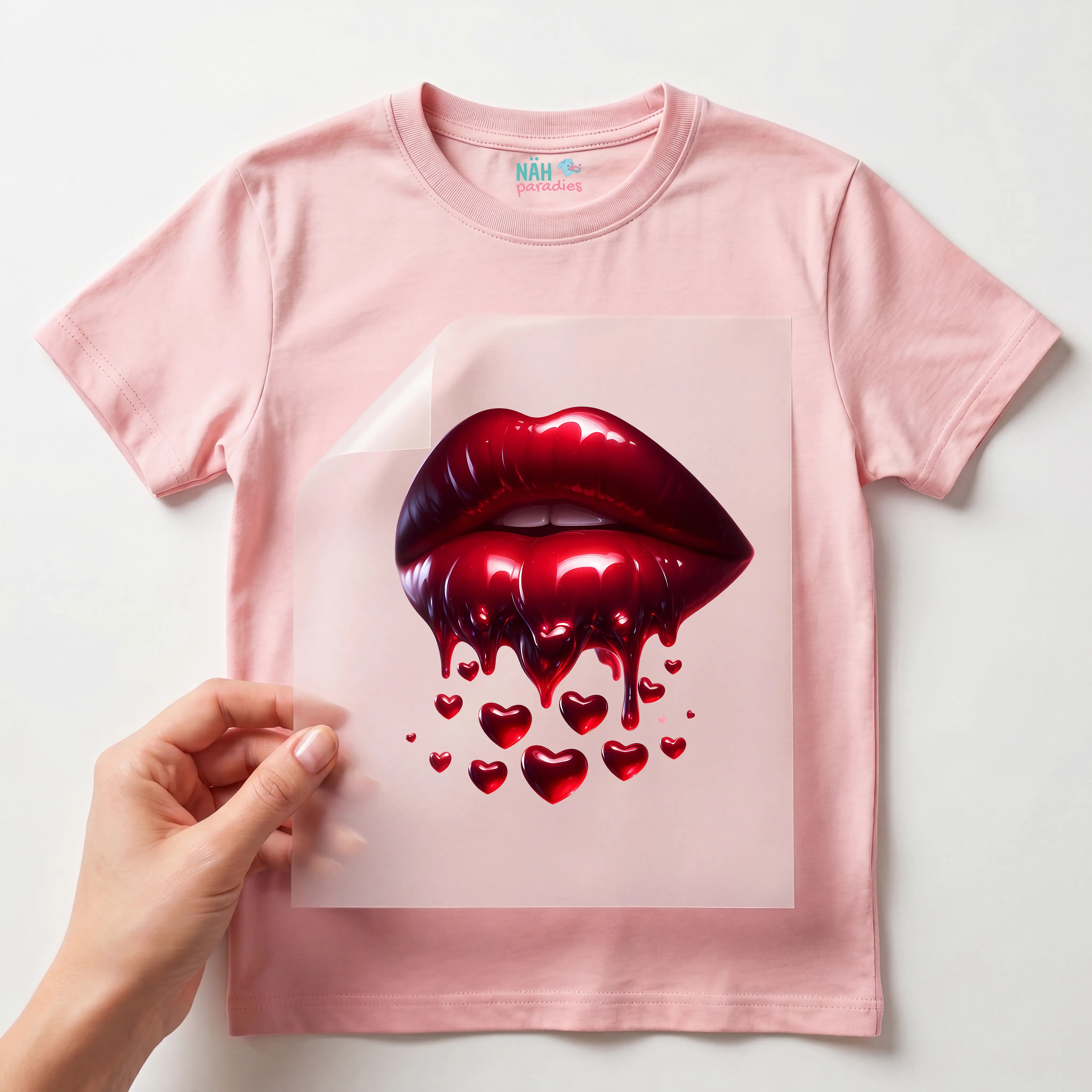 Bügelbild Lippen Rubin Herzregen