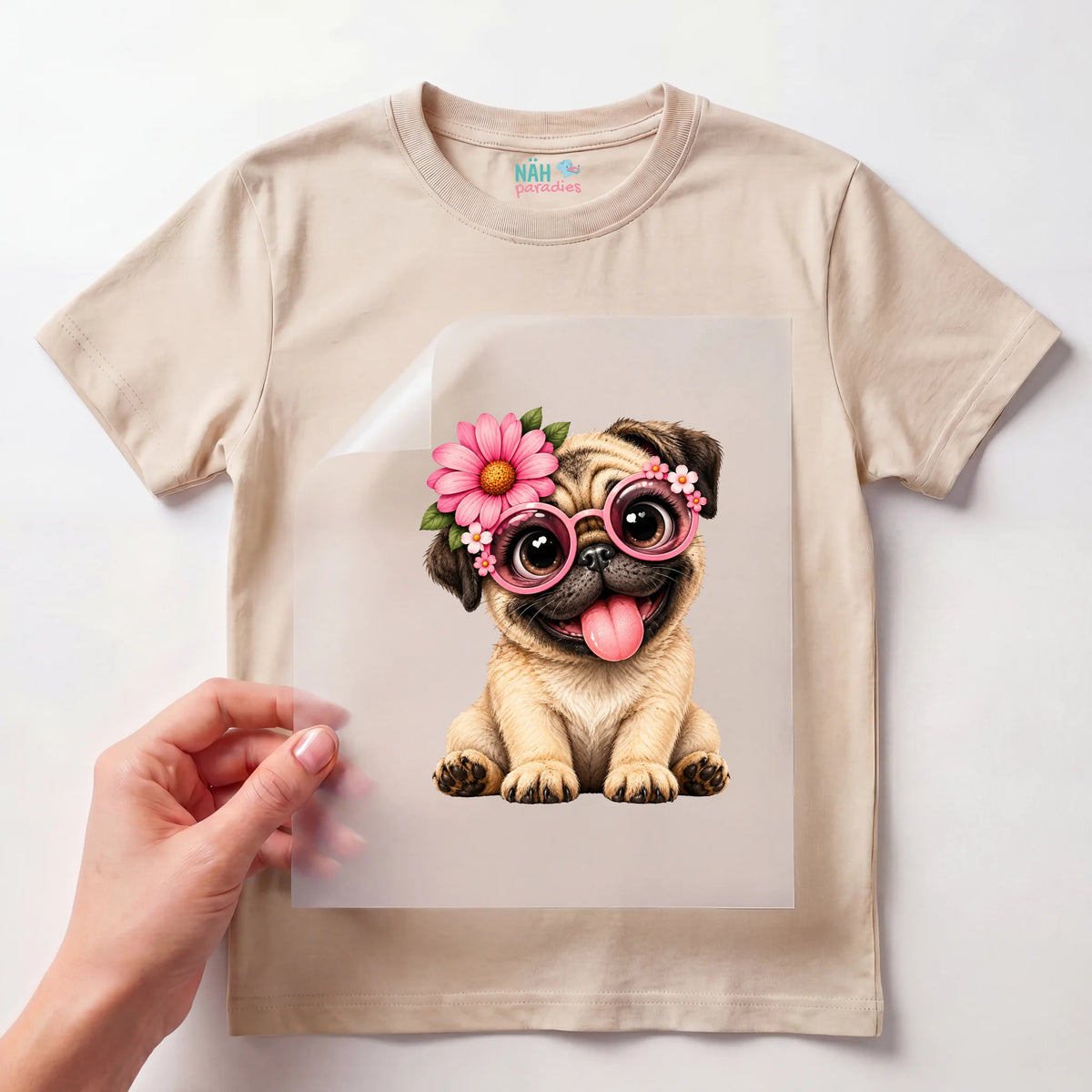 Bügelbild Mops mit Brille und Blume