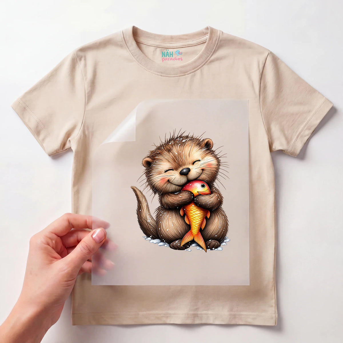 Bügelbild Otter mit Goldfisch