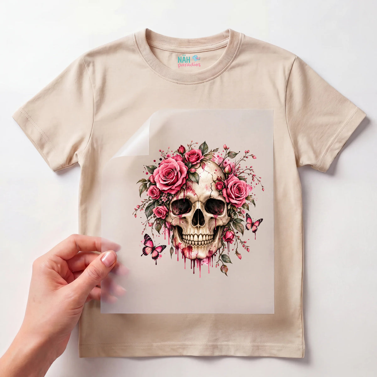 Bügelbild Totenkopf mit Rosen und Schmetterlingen