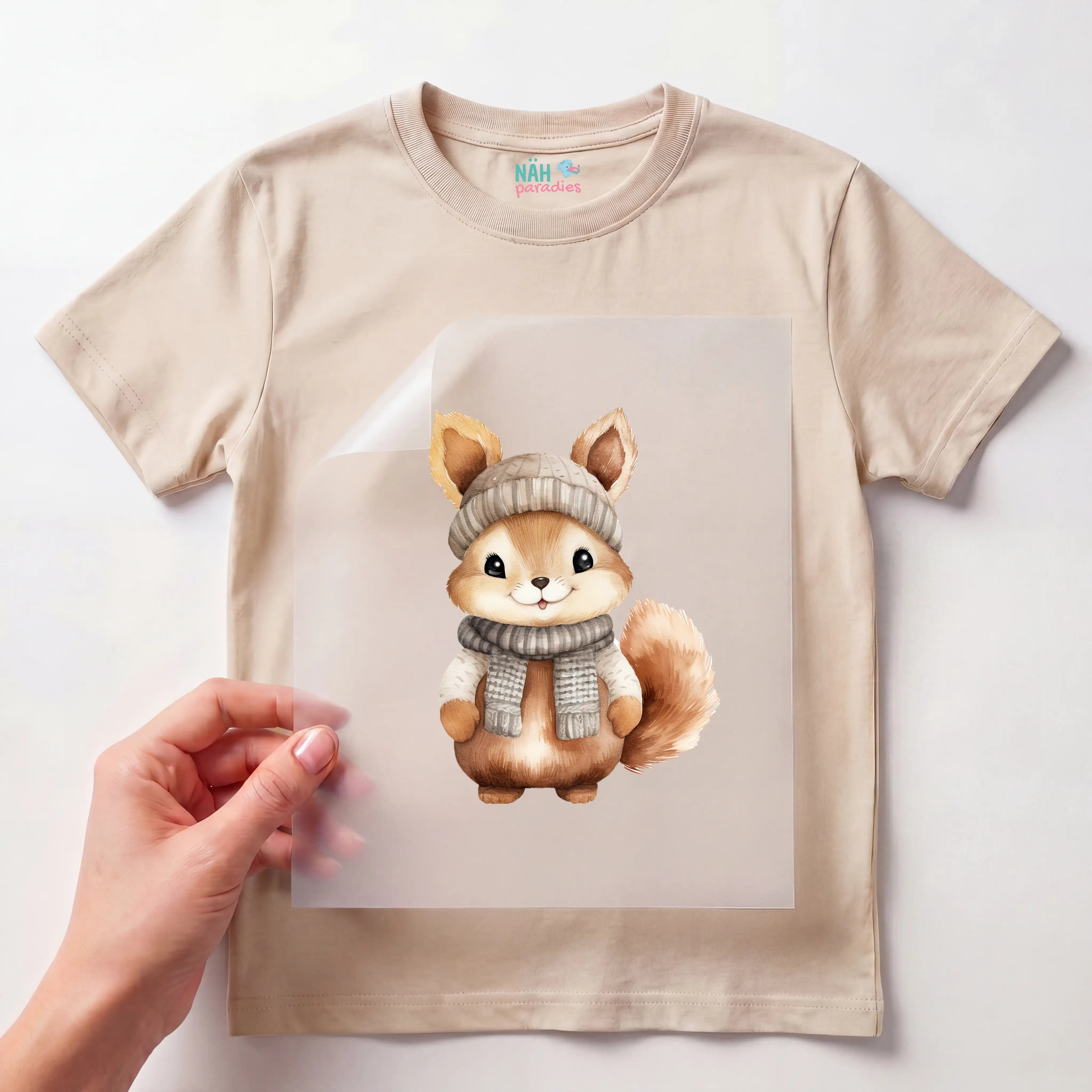 Bügelbild Winter Nussexperte Eichhörnchen Beige