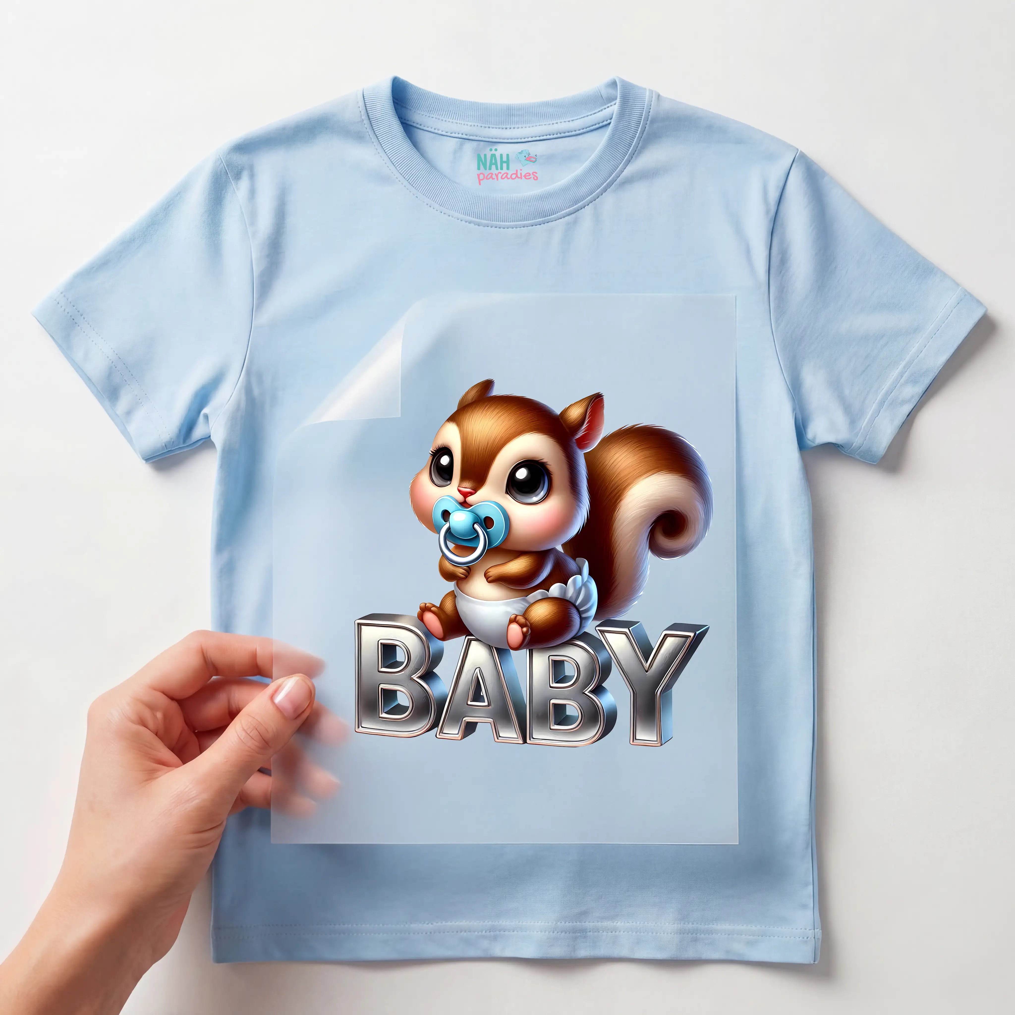 Bügelbild Baby Eichhörnchen Nussglück