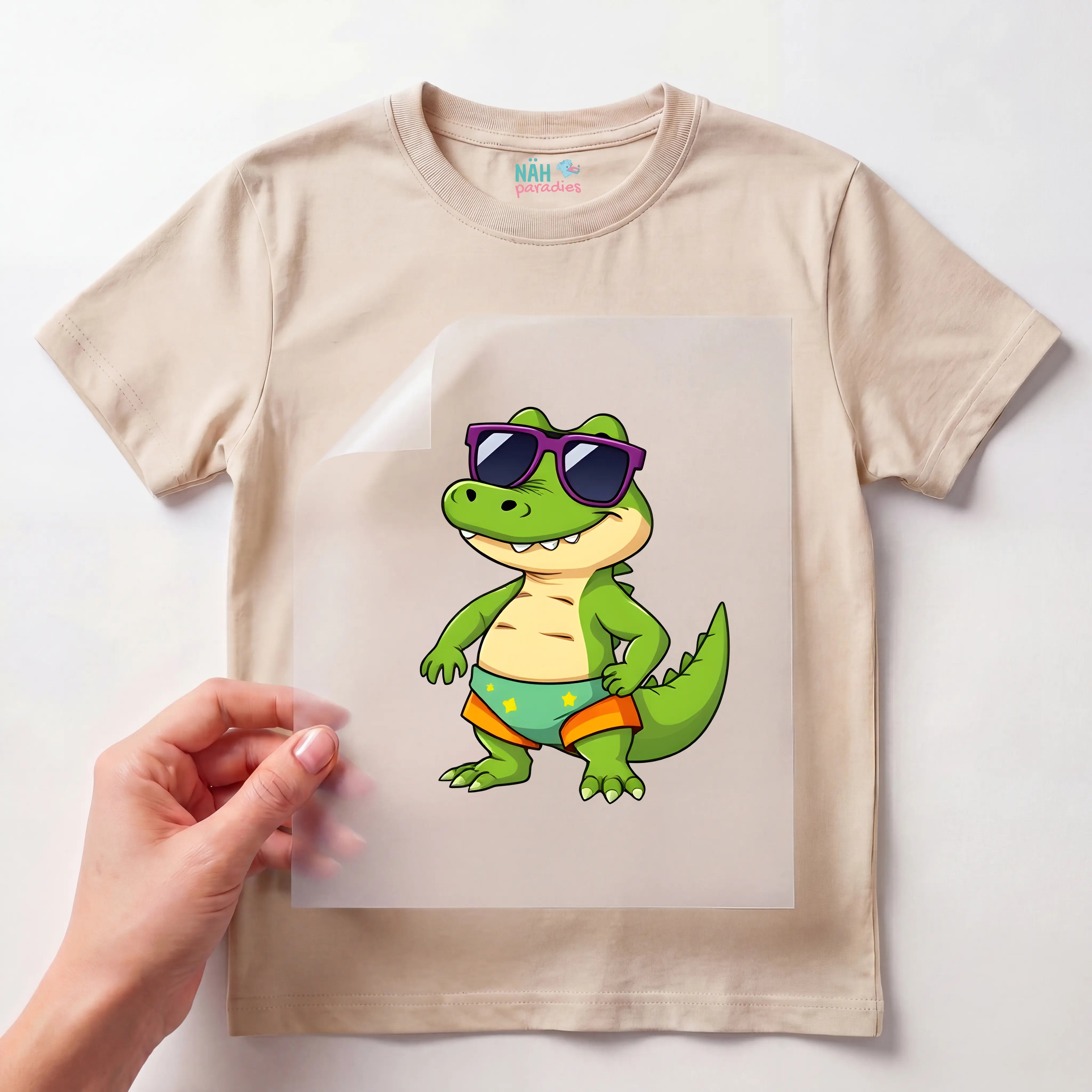 Bügelbild Krokodil August im Urlaub