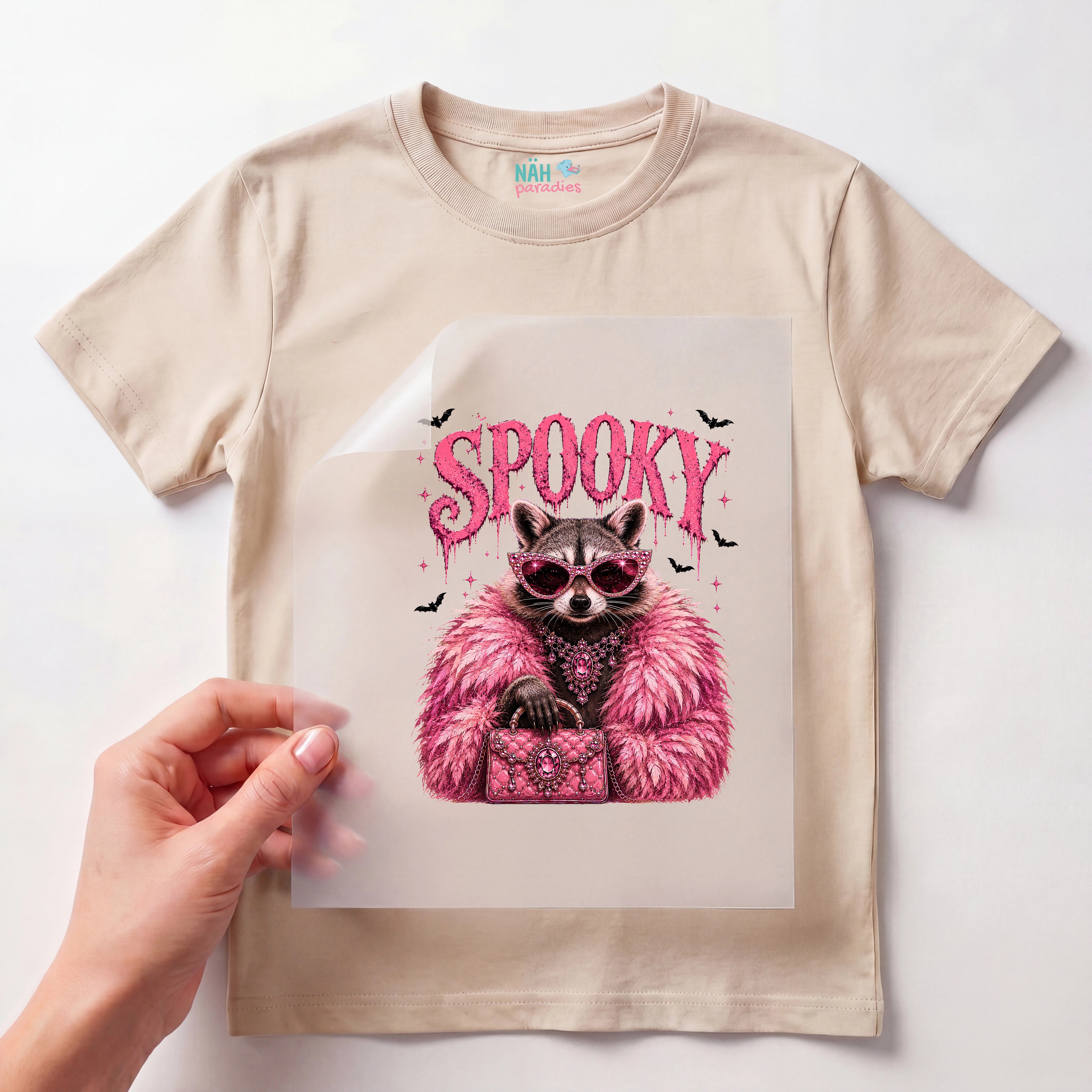 Bügelbild Spooky Waschbär Pink