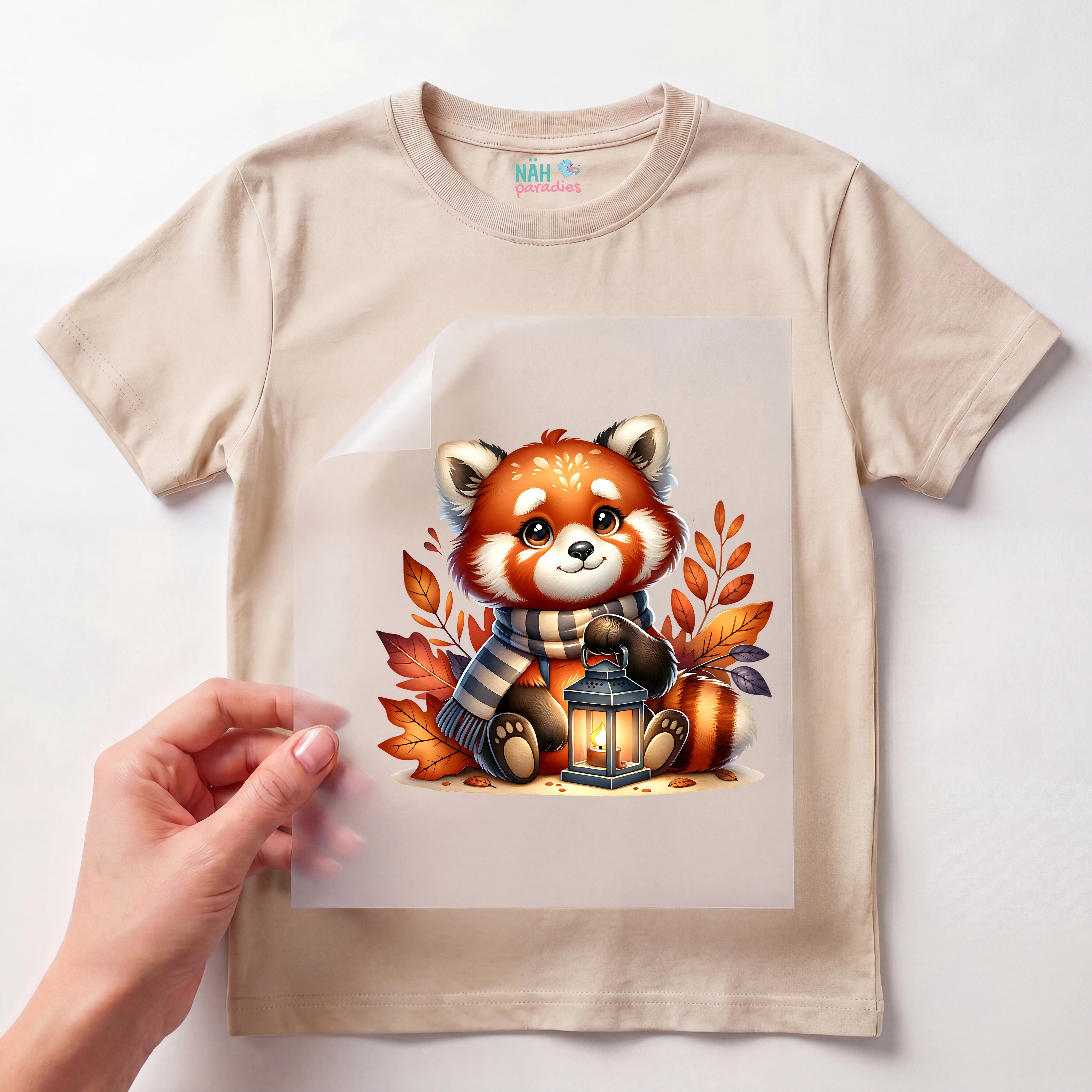 Bügelbild Roter Panda mit Laterne