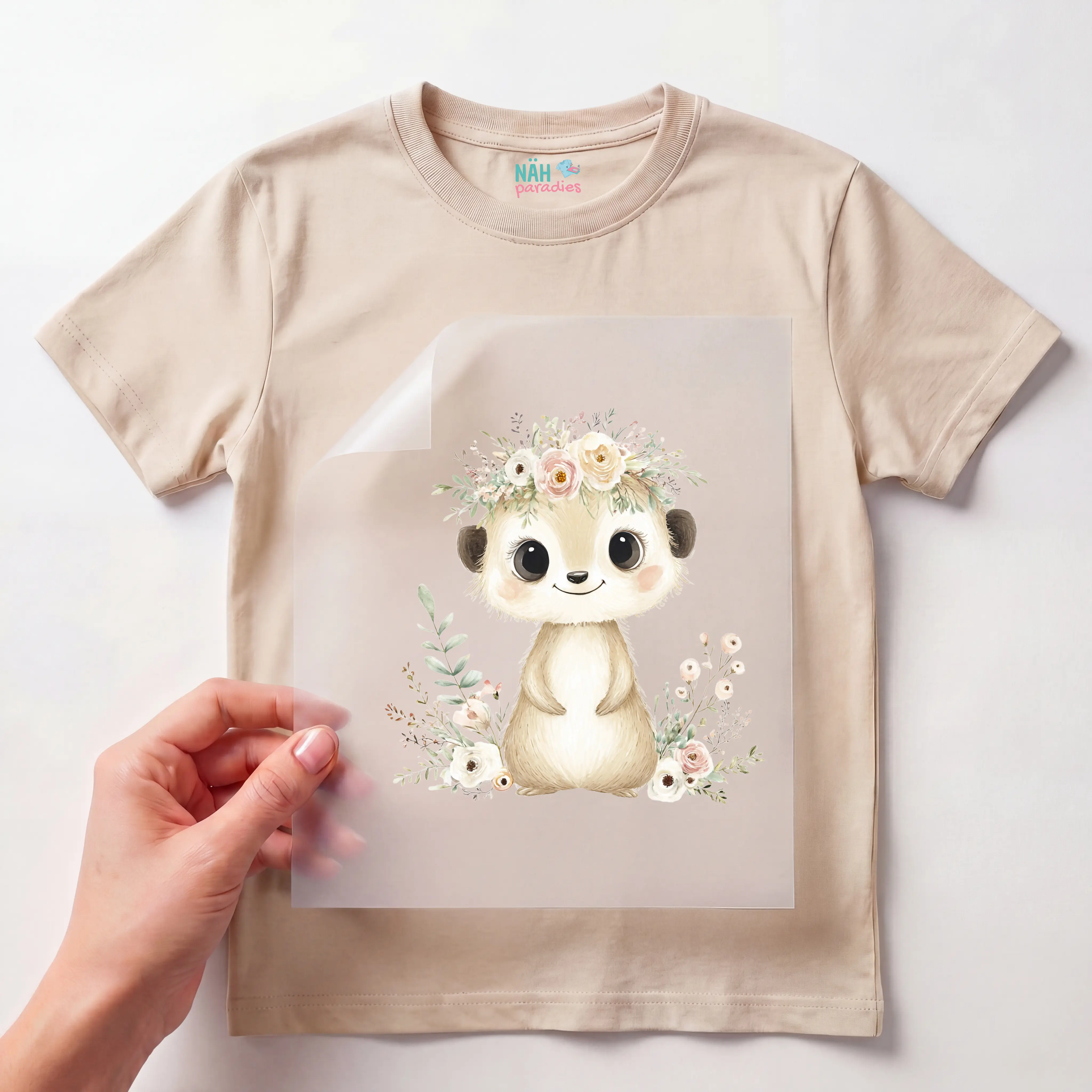 Bügelbild Erdmännchen mit Blumenkranz