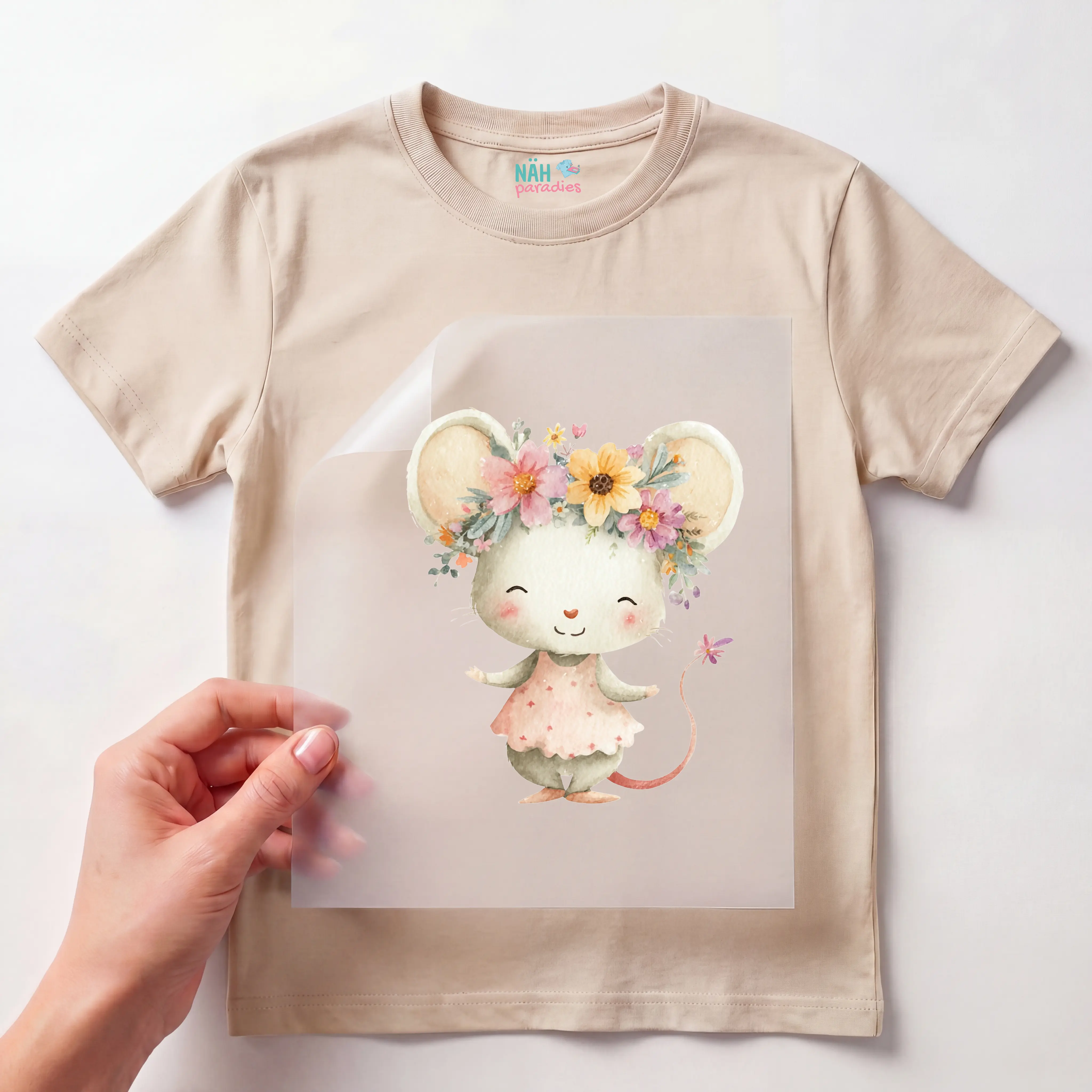 Bügelbild Mausmädchen mit Blumenkranz