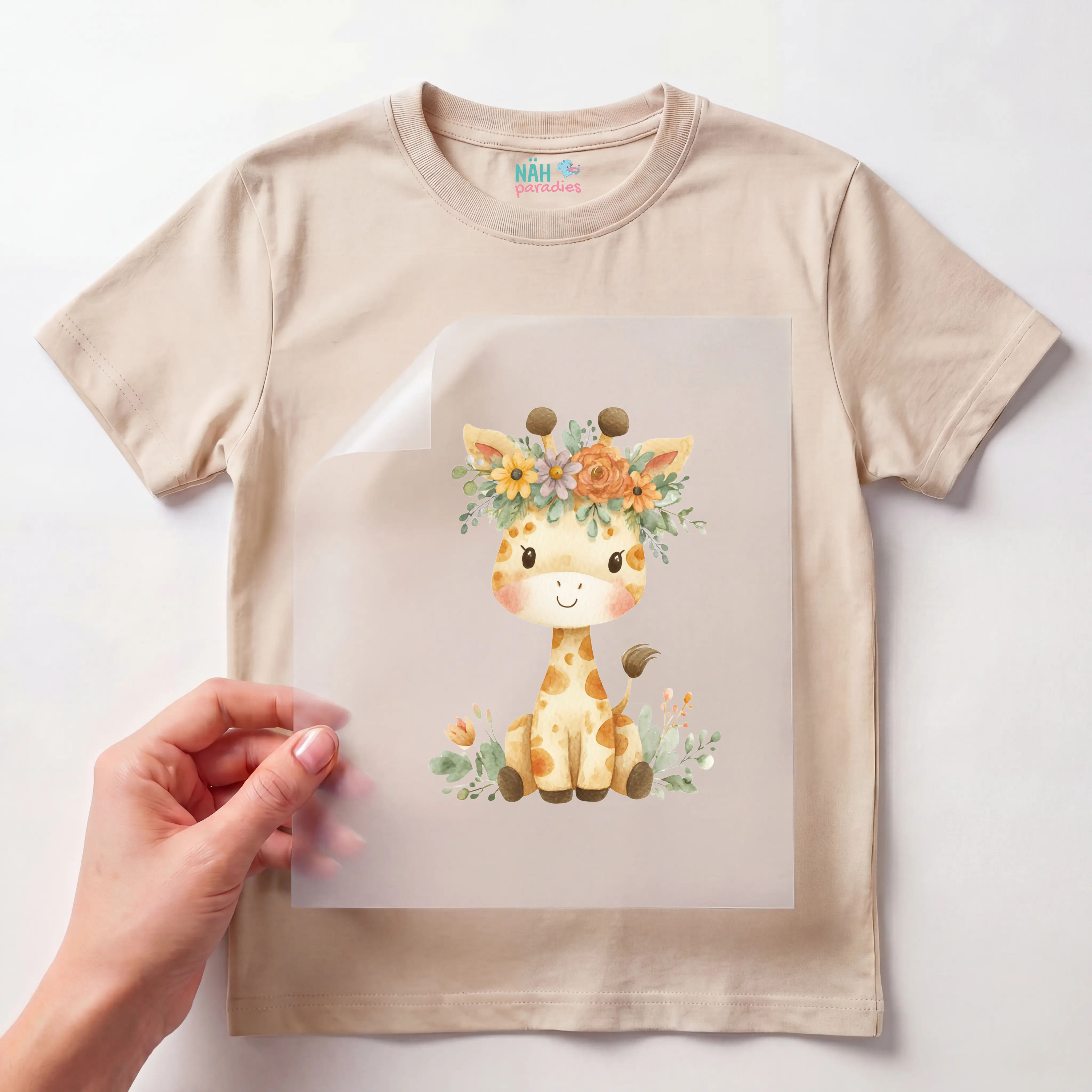 Bügelbild Giraffe mit Blumenkranz