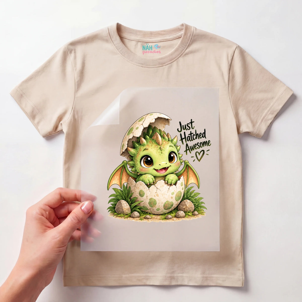 Bügelbild Baby Drache Just Hatched Awesome