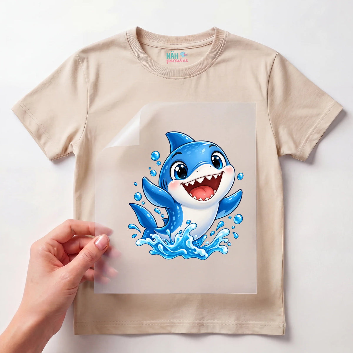 Bügelbild Baby Hai Kawaii mit Wasserspritzern