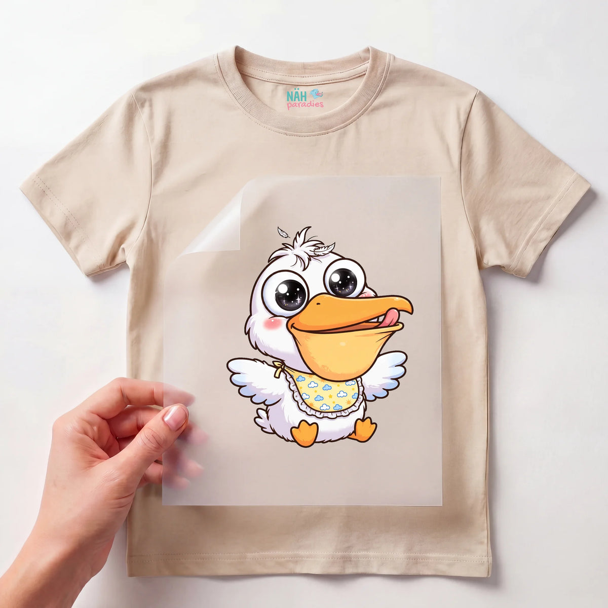 Bügelbild Baby Pelikan mit Lätzchen