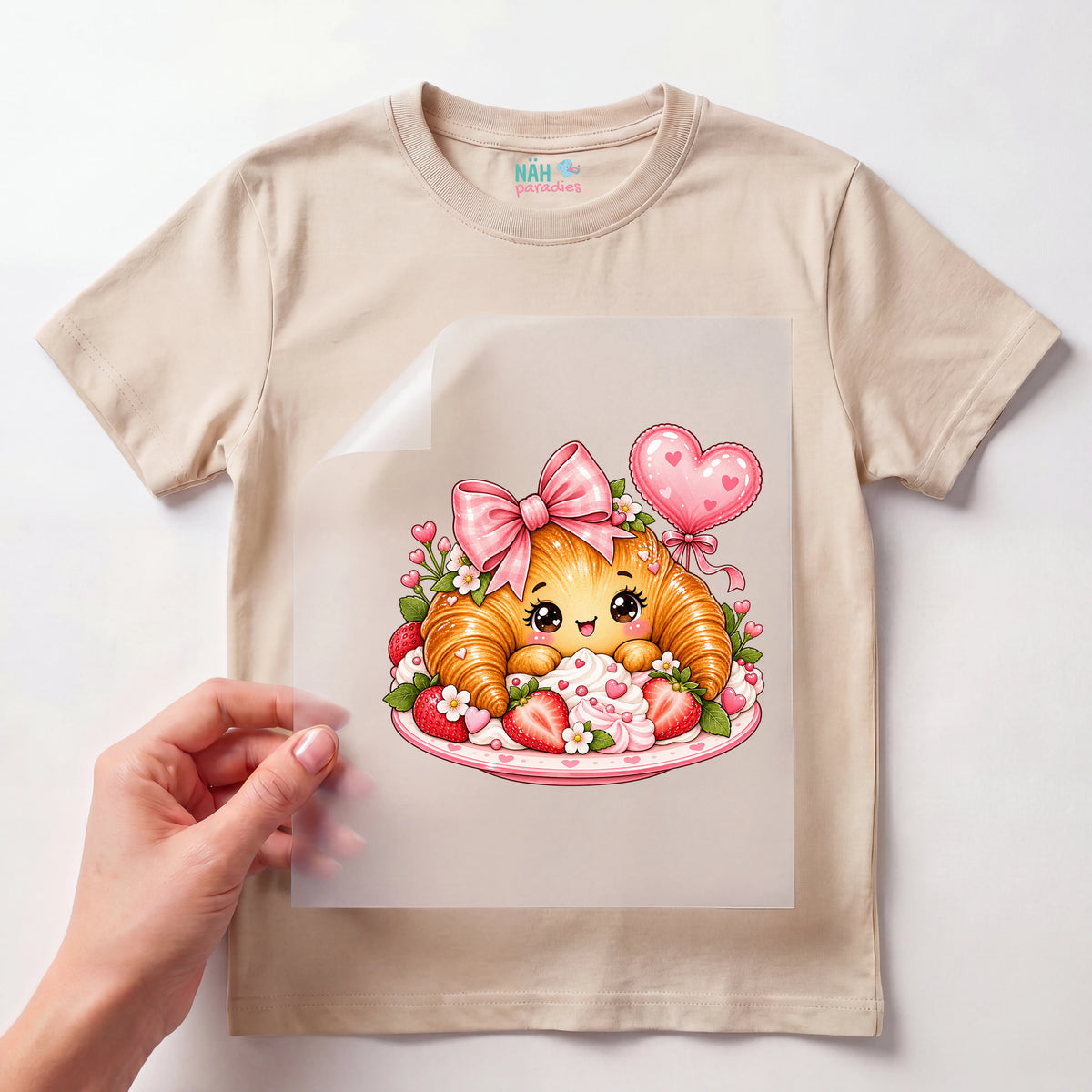Bügelbild Croissant mit Erdbeeren