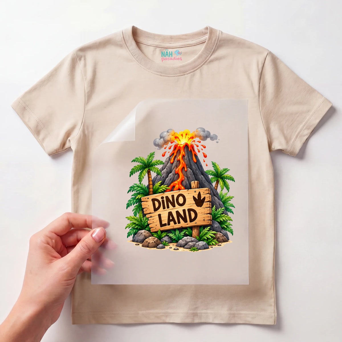 Bügelbild Dino Land Vulkan Schild