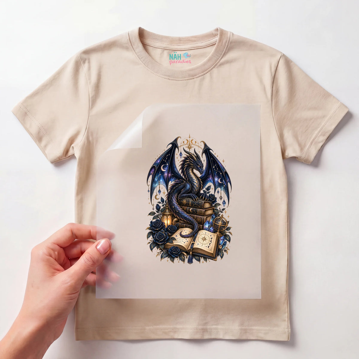 Bügelbild Drache mit Zauberbuch Blau Gold
