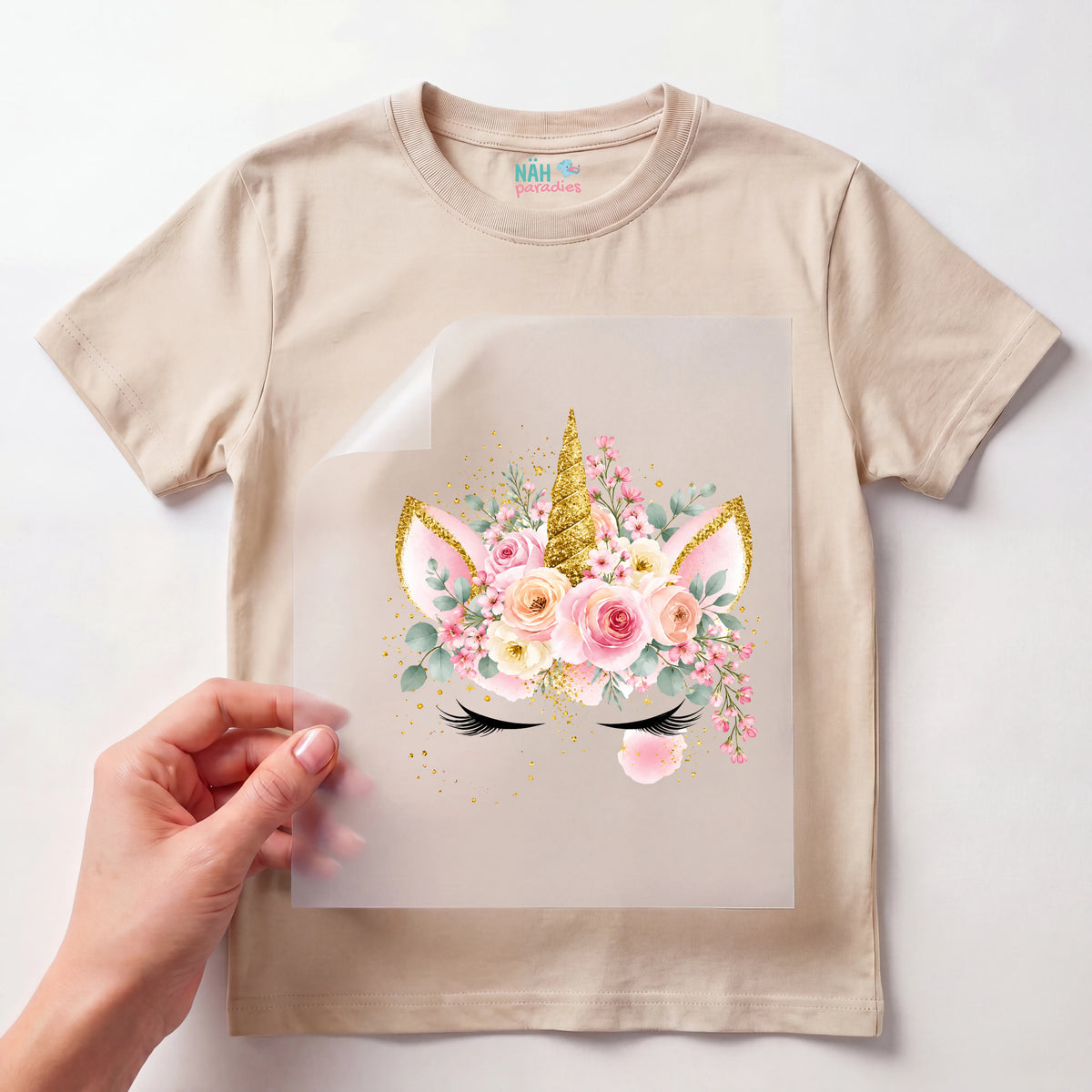 Bügelbild Einhorn Gesicht mit Blumen