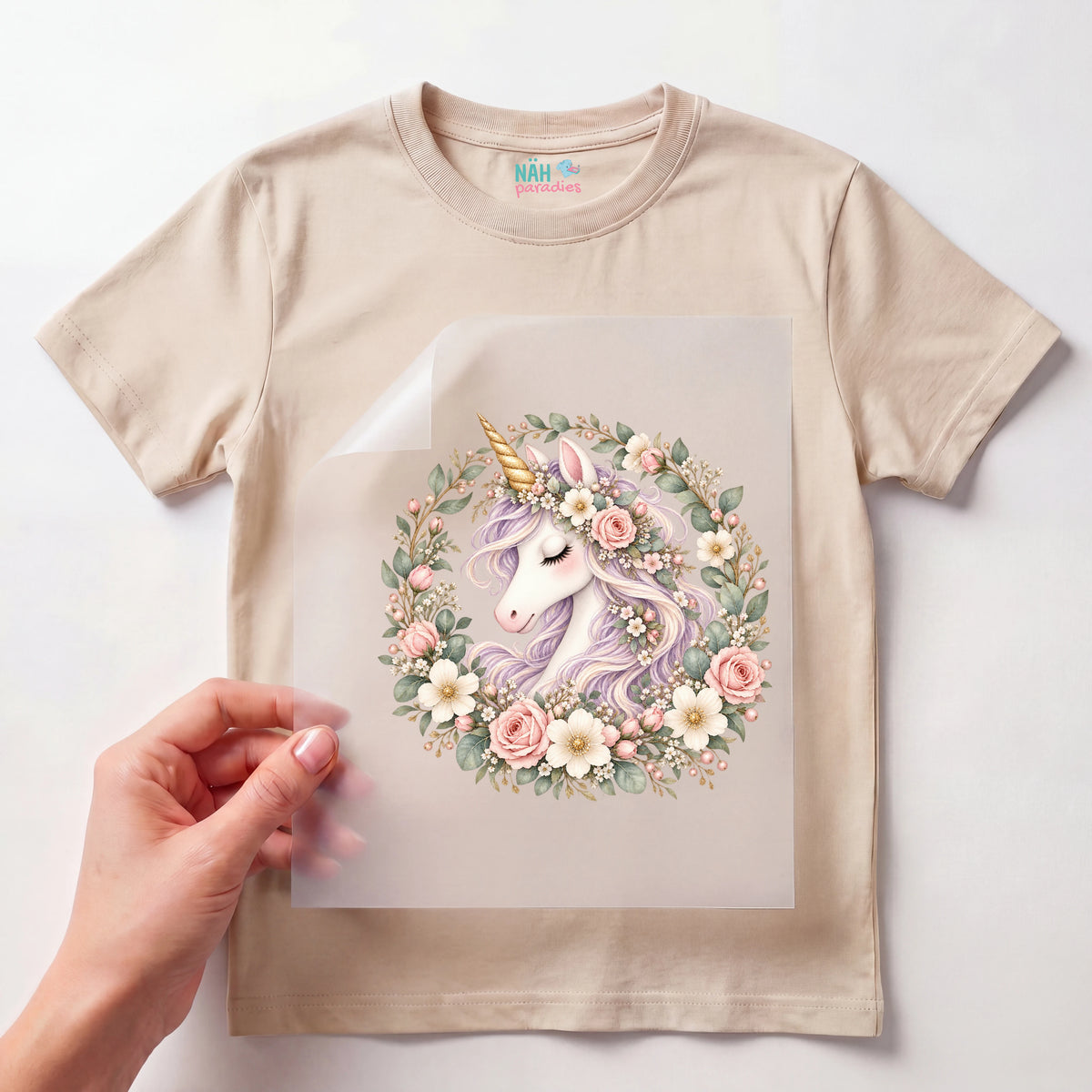 Bügelbild Einhorn im Blumenkranz
