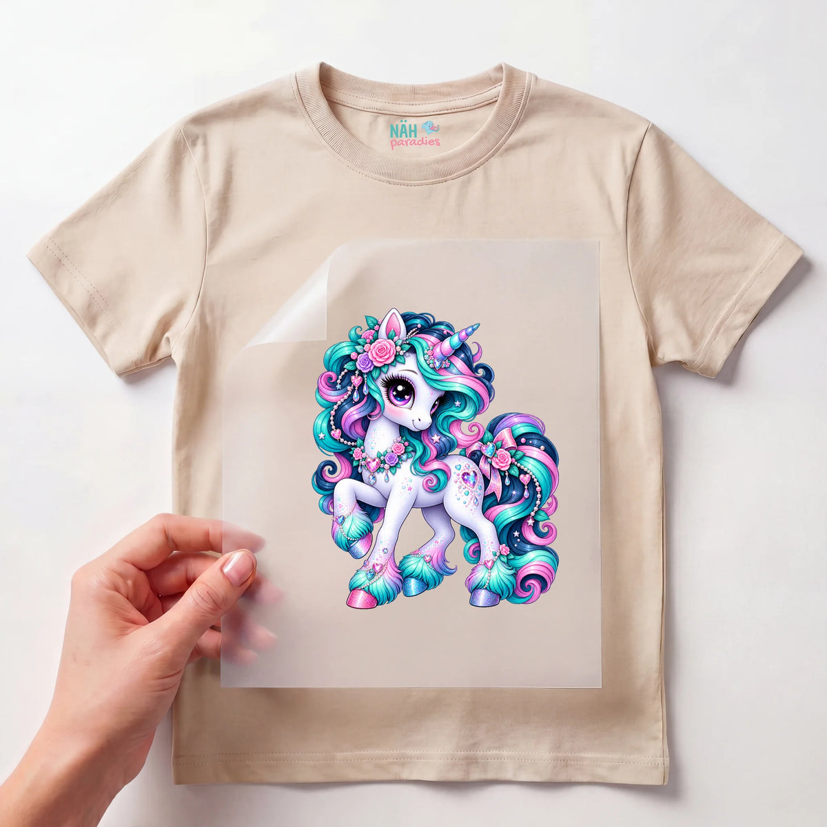 Bügelbild Einhorn Regenbogen mit Rosen