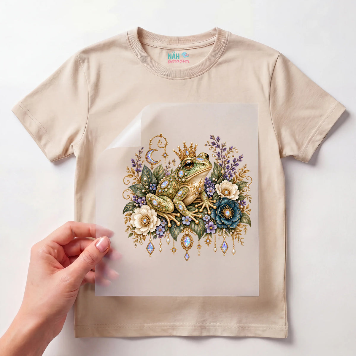 Bügelbild Froschkönig mit Blumen und Kristallen