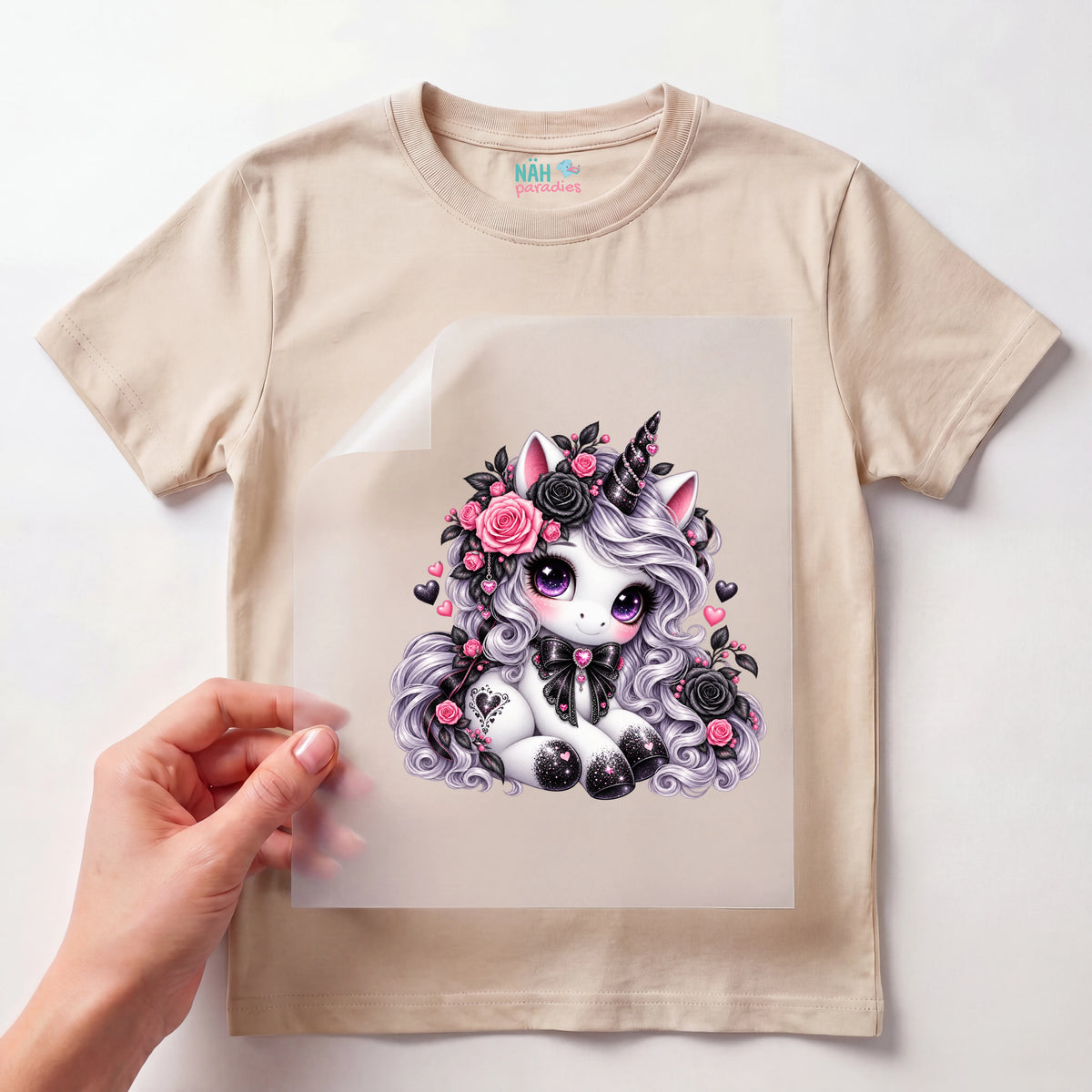 Bügelbild Gothic Einhorn mit Rosen