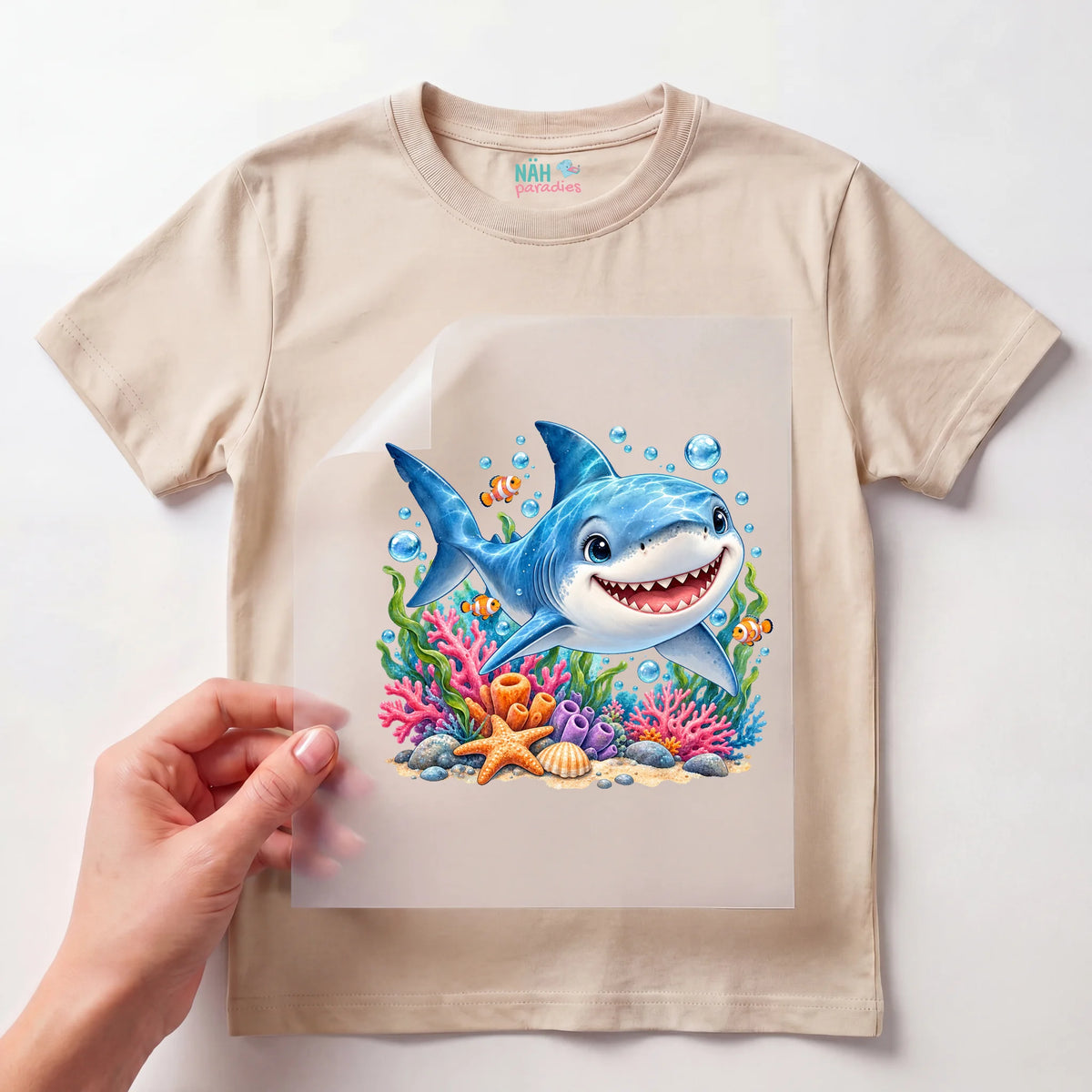 Bügelbild Hai Kawaii mit Korallenriff