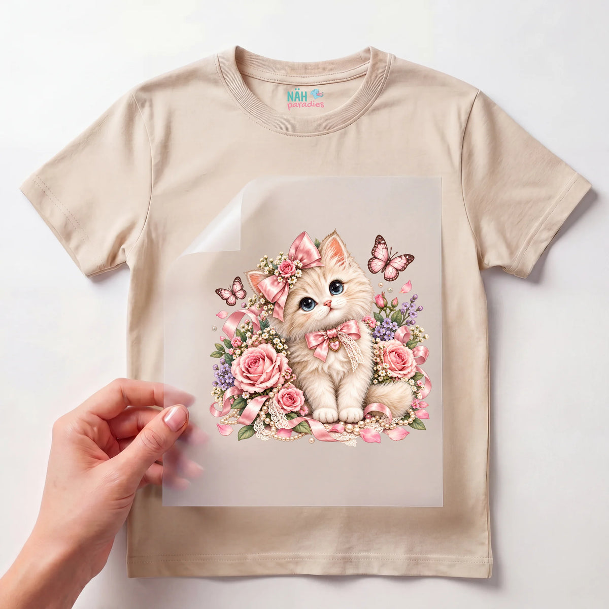 Bügelbild Kätzchen mit Rosen und Schleife Rosa