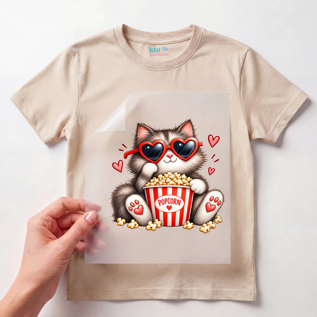 Bügelbild Katze mit Herzbrille und Popcorn