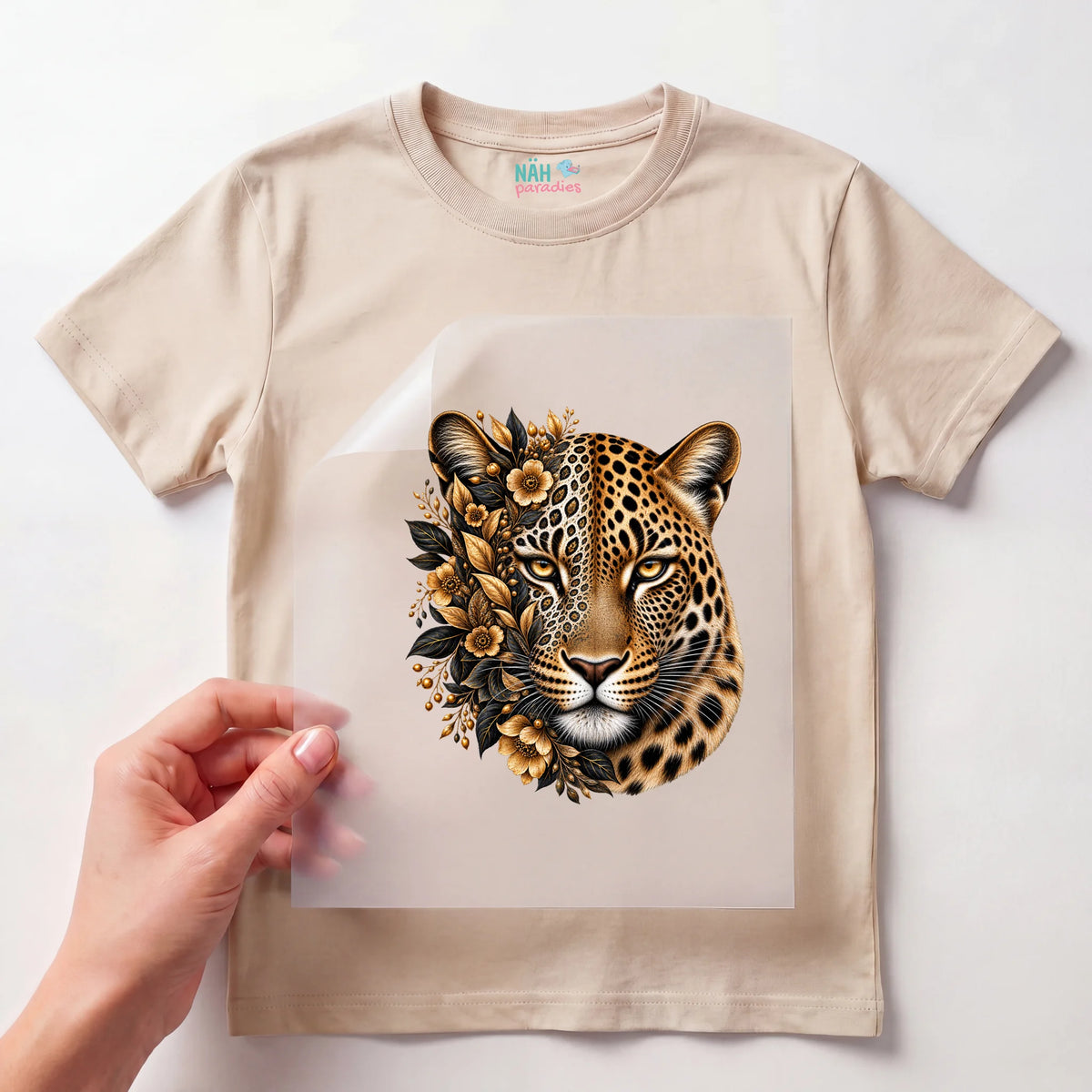 Bügelbild Leopard mit Goldblumen