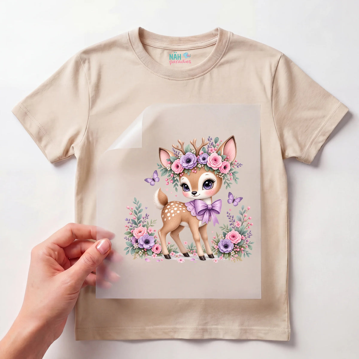Bügelbild Reh mit Blumenkranz und Schleife Lila