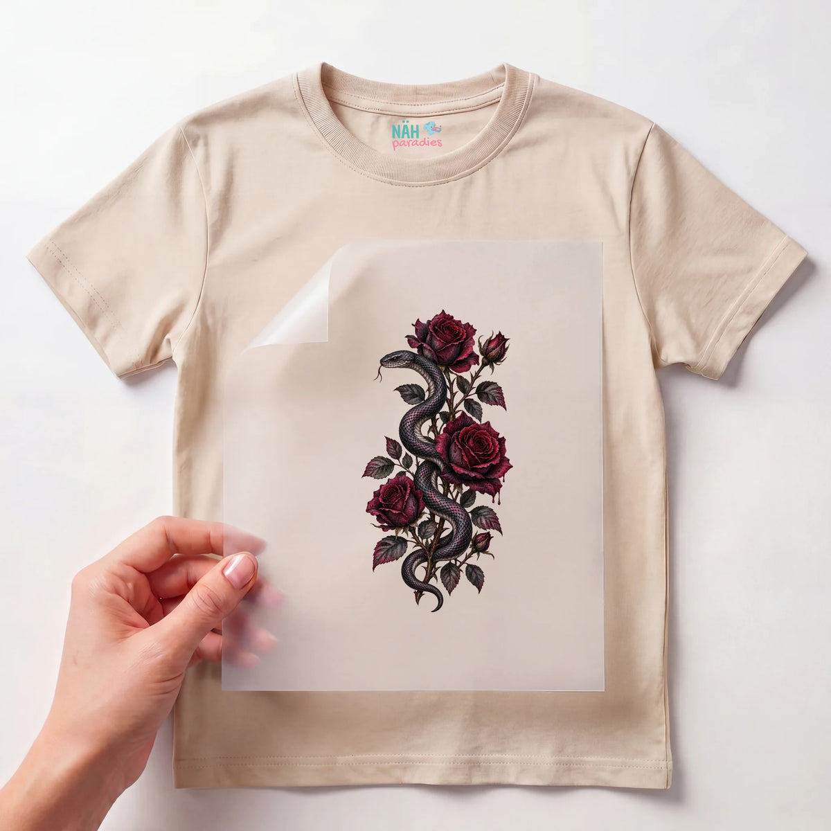 Bügelbild Schlange mit Rosen Gothic