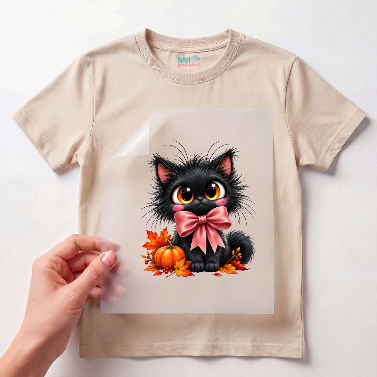 Bügelbild Schwarze Katze mit Schleife Herbst