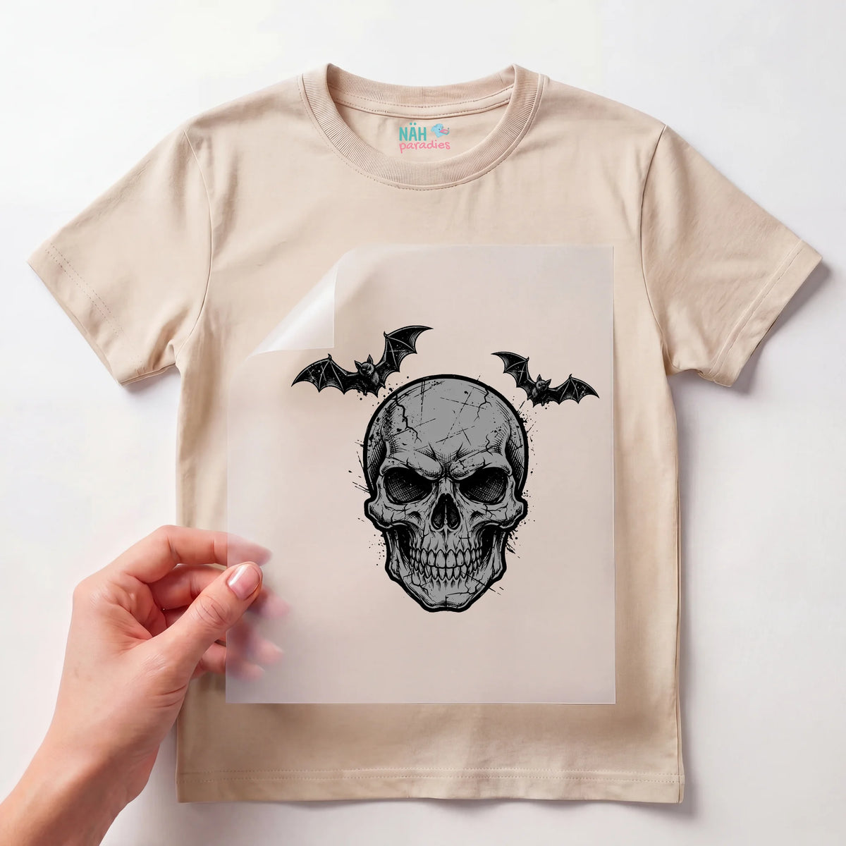 Bügelbild Totenkopf mit Fledermäusen