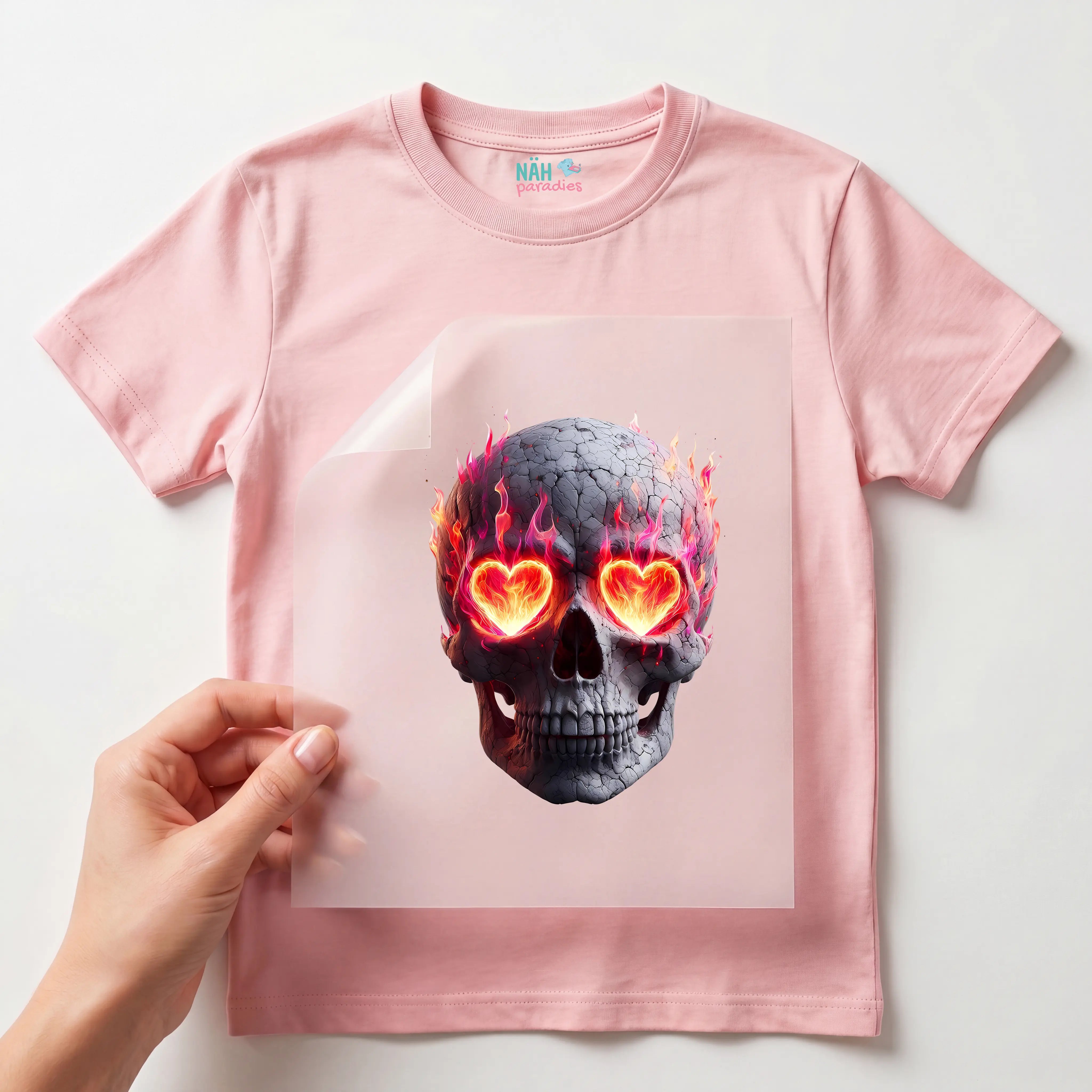 Bügelbild feuriger Schädel der Liebe
