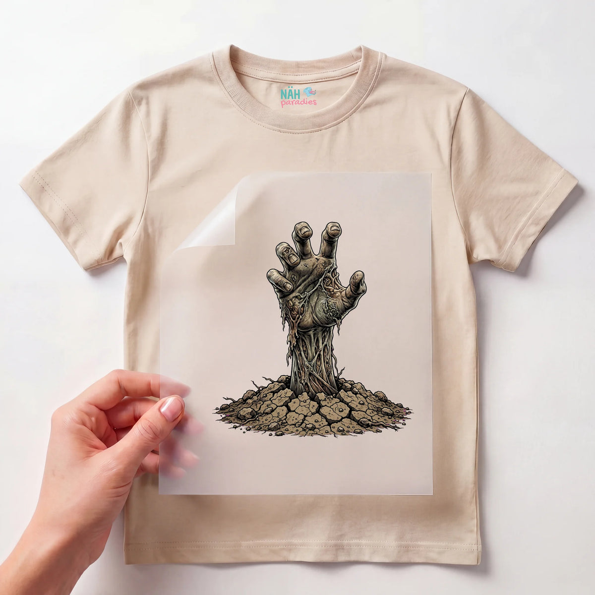 Bügelbild Zombie Hand aus dem Grab