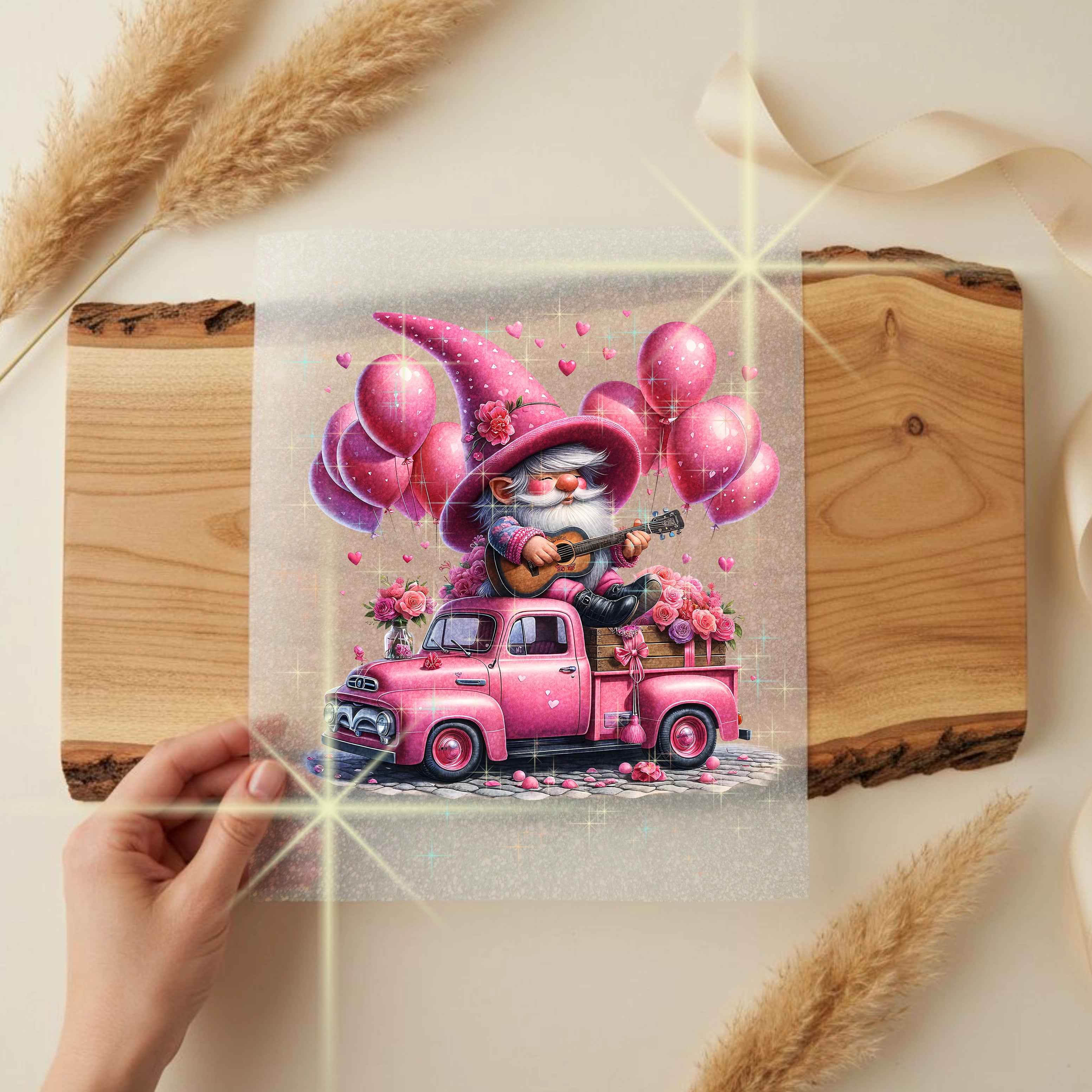 Glitzer Bügelbild Zwerg im Liebesmobil